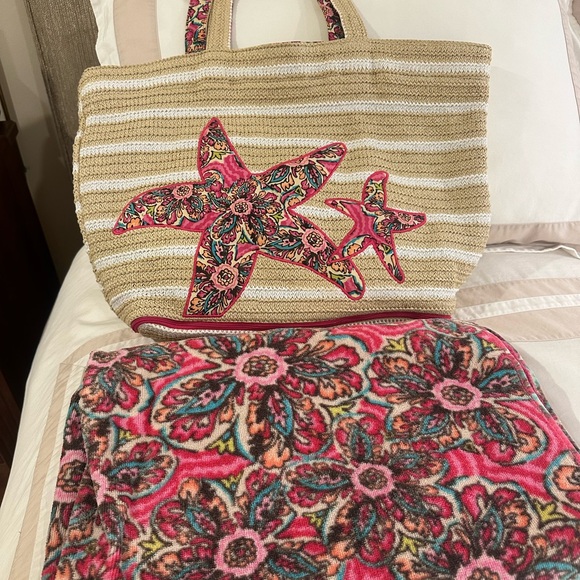 Vera Bradley Beige Tote and Beach Towel with Floral Starfish Design - Picture 1 of 9